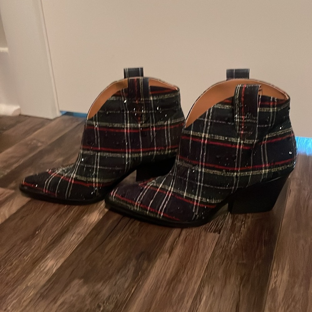 Jessica Simpson western booties